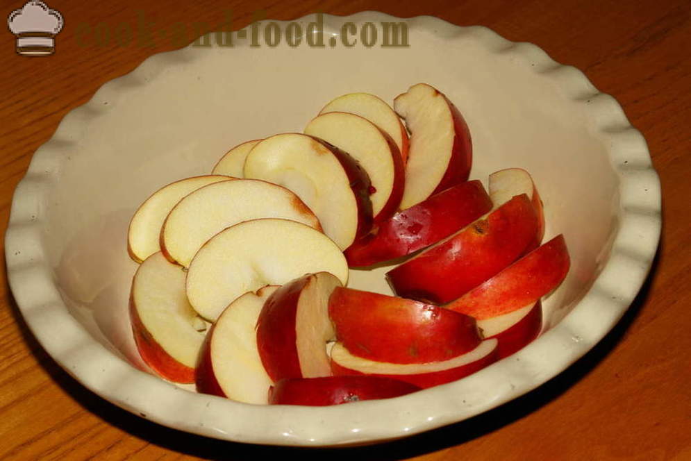 Svamp kage med æbler i ovnen - hvordan man laver en svamp kage med æbler, en trin for trin opskrift fotos