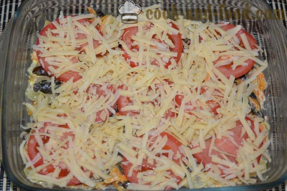 Svinekød bagt i ovnen med svampe og ost - ligesom flæskesteg i ovnen, med en trin for trin opskrift fotos