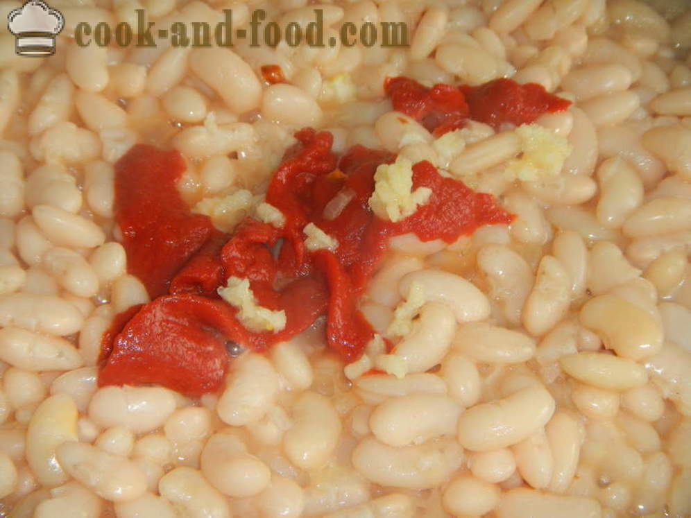 Lobio eller baked beans i tomatsovs - hvordan man laver lobio af bønner, en trin for trin opskrift fotos