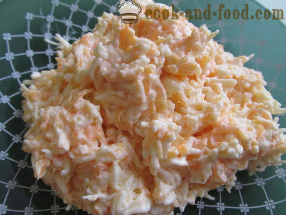 Original snack på kiks: flødeost, hvidløg, mayonnaise og gulerod - hvordan man laver ost forretter, en trin for trin opskrift fotos