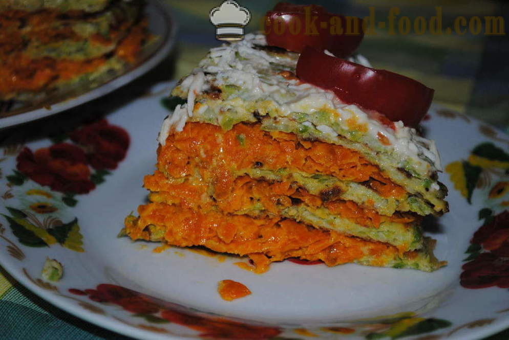 Vegetabilsk kage af zucchini proppet med gulerod, squash, hvordan man laver en kage, trin for trin opskrift fotos