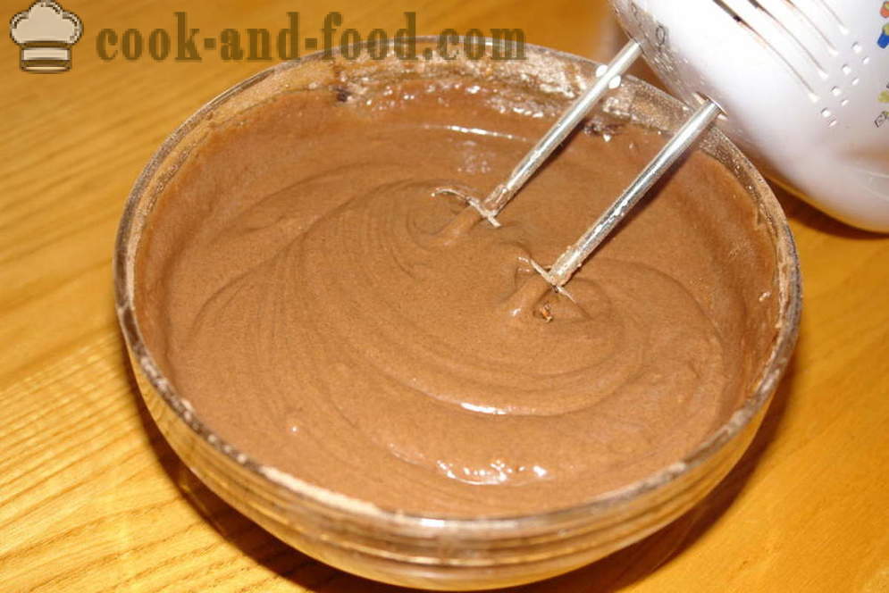 En lækker chokolade svamp kage med creme fraiche - hvordan man laver en chokoladekage, en trin for trin opskrift fotos