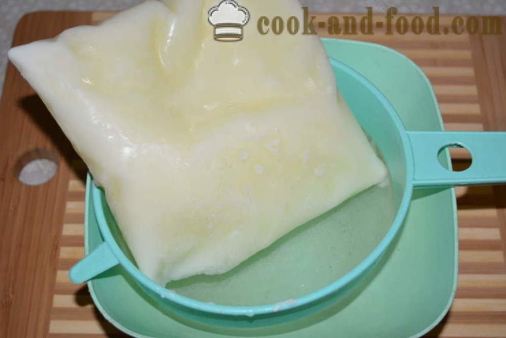 Hytteost af frossen yoghurt - hvordan man laver ost fra butikken yoghurt derhjemme, trin for trin opskrift fotos