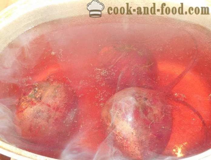 Rødbeder koldt kefir, friske agurker og krydderurter - hvordan man laver rødbeder kulde, med en trin for trin opskrift fotos