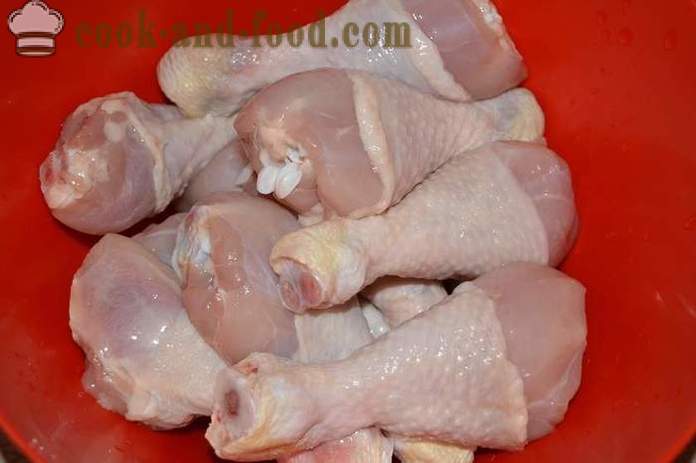 Kylling underlår i multivarka med grøntsager og sauce - både lækker at tilberede kylling underlår i multivarka, skridt for skridt opskrift fotos
