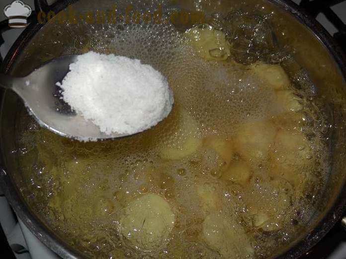 Lækre nye kartofler i creme fraiche med dild og hvidløg - hvordan at tilberede en lækker nye kartofler, en simpel opskrift med et foto