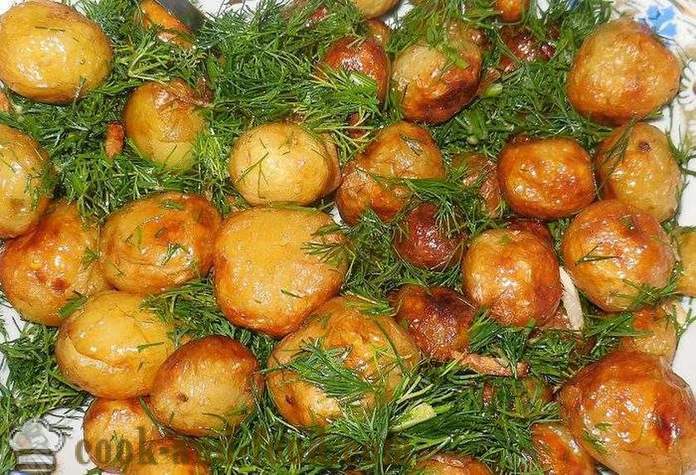 Små nye kartofler ristede hele i en gryde med hvidløg og dild - hvordan man kan rense og tilberede en lille nye kartofler, opskrift med billede