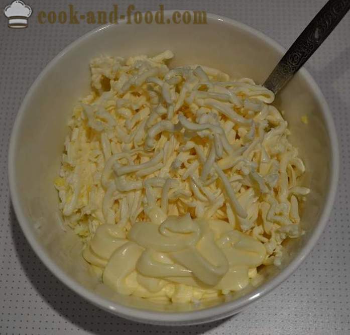 Lækre ferie tartlets med ost og æg - en simpel opskrift på fyldet og smukt indrettede snacks tartlet med foto
