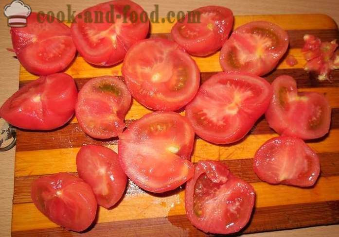 Hurtige saltede tomater med hvidløg og krydderurter i en gryde - opskrift på syltede tomater, med billeder