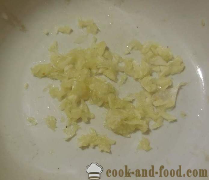 Hjemmelavet hvidløgscroutoner i ovnen, der er egnede til øl, suppe eller salat - hvordan man kan gøre hvidløg croutons i hjemmet, opskriften med et foto
