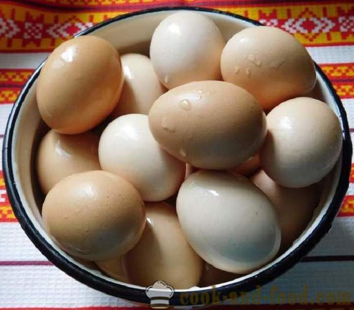 Hvordan til at male æg i løg skind med et mønster eller ensartet - opskriften med et foto - trin gennem den rigtige farve af æg løg skind