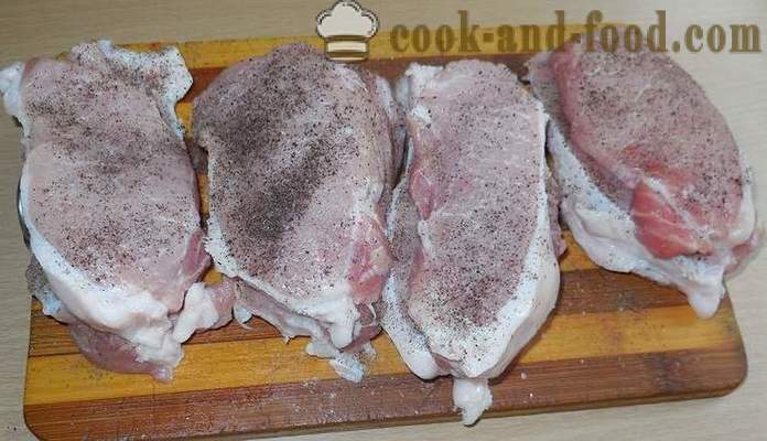 Saftig svinekød bøf med løg - hvordan at tilberede en lækker bøf i multivarka - en trin for trin opskrift fotos