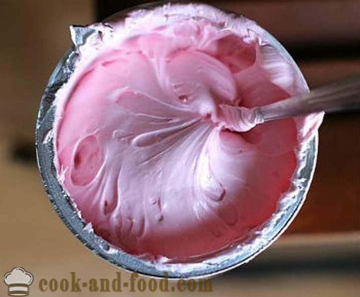 Rød glasur af flormelis og saften af ​​bær - hvordan man kan gøre lean glasur uden æg