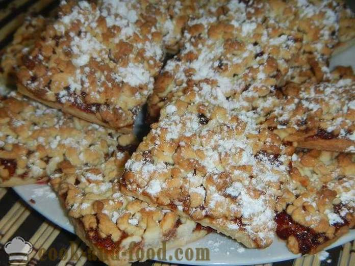Shortbread cookies med syltetøj og krummer fra testen - at lave mad kiks med krummer på toppen, trin for trin opskrift strimlet wienerbrød med fotos.