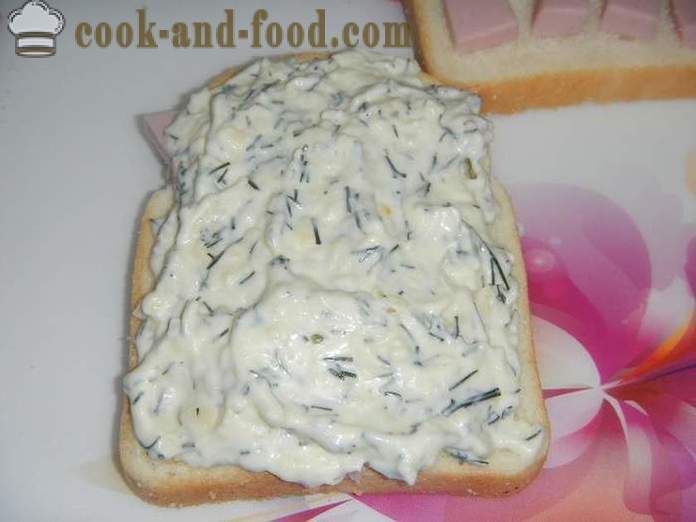 Simple opskrifter på varme sandwich med ost og pølse i hast