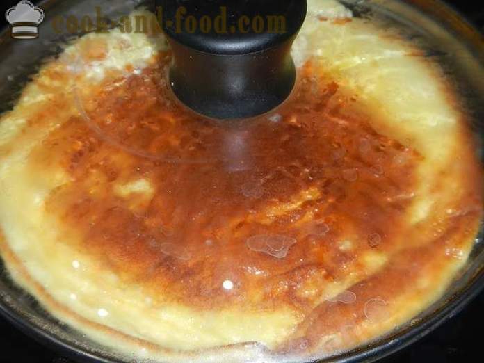 Lækker luft omelet med creme fraiche i en gryde - hvordan man kokken røræg med ost, en opskrift trin for trin med fotos.