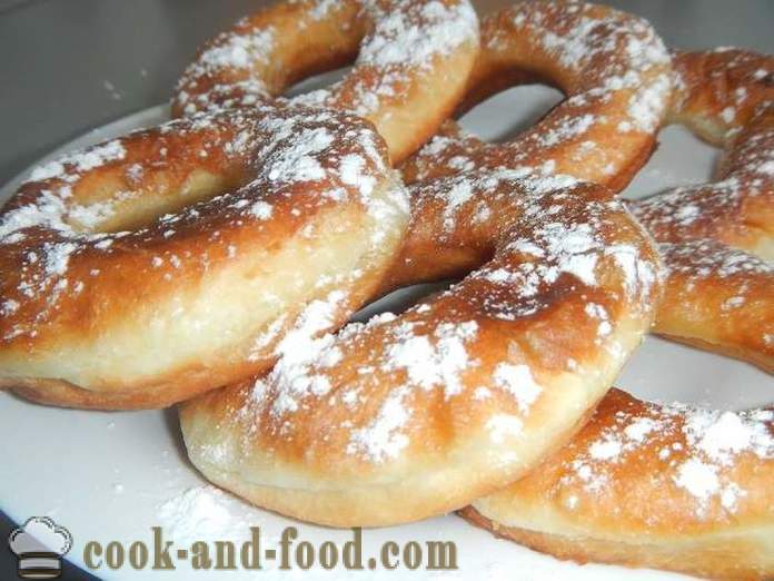 Lenten søde donuts på gær og vand, stegt i en gryde - som kok donuts i gær, opskrift med billede