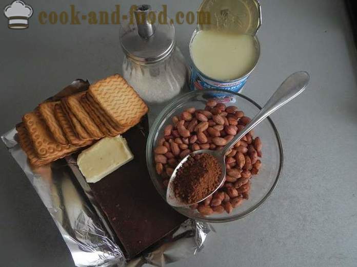Hjemmelavet chokolade pølse kiks med kondenseret mælk og nødder, æg-fri - trin for trin opskrift på chokolade salami, med fotos.