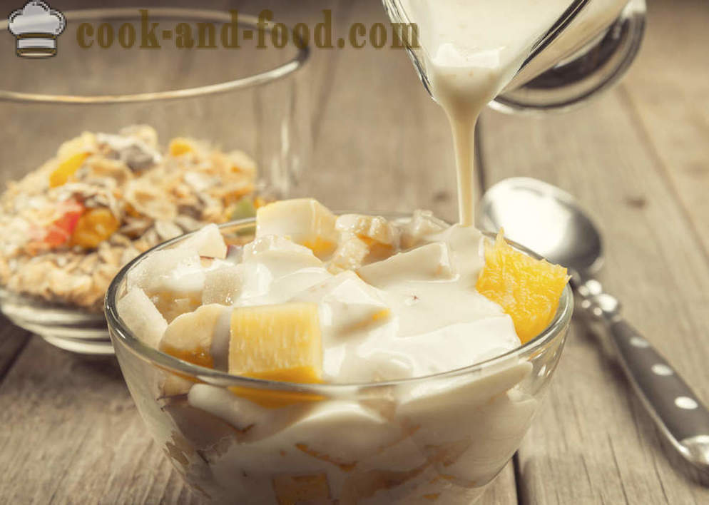 Fremragende morgenmad: frugtsalat med yoghurt
