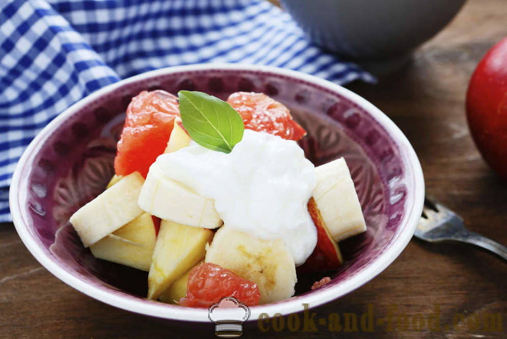 Fremragende morgenmad: frugtsalat med yoghurt